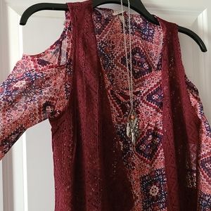 Speechless girls cold shoulder print top XL